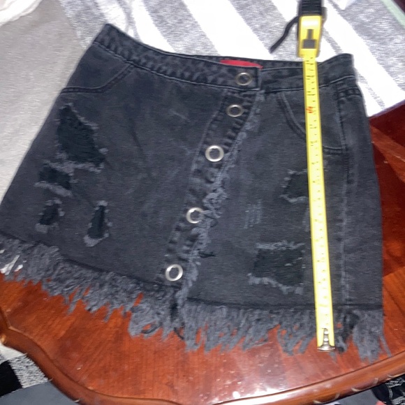 Ladies black jean skirt with pockets - Picture 2 of 11
